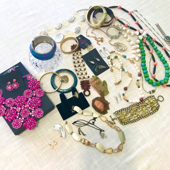 2+ POUNDS Jewelry Collection Vintage Lot - Picture 1 of 10